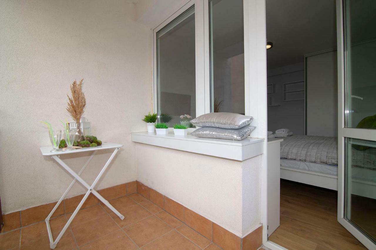 Wlr Apartments - Hoza II Варшава Екстериор снимка